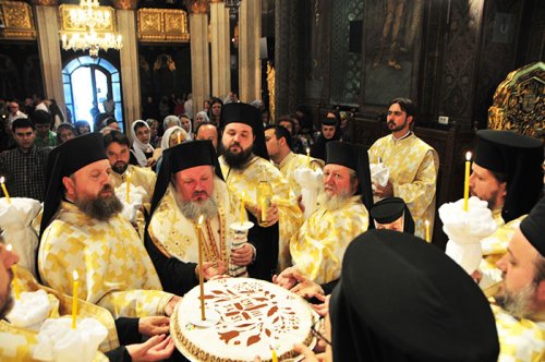 Pomenire veşnică pentru doi patriarhi ai Bisericii Ortodoxe Române Poza 107995