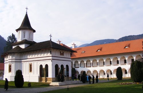 Slujiri arhiereşti şi hramuri în Transilvania Poza 108183