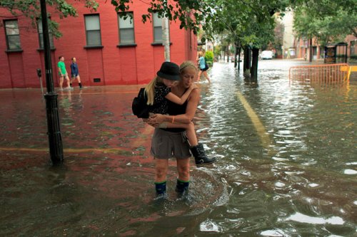 Furtuna tropicală Irene a făcut 20 de victime Poza 108200