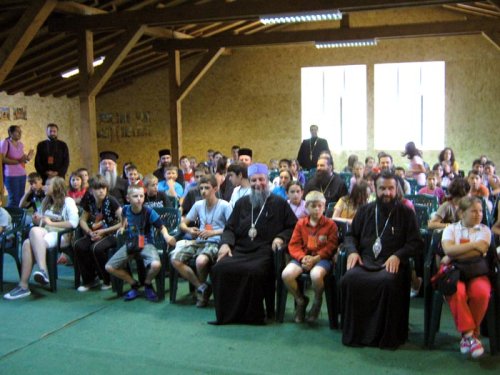 Mitropolitul a binecuvântat copiii din tabără Poza 108342