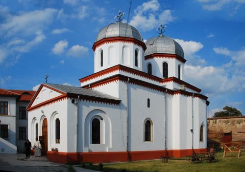 „Artă şi civilizaţie în spaţiile monahale româneşti“ la Mănăstirea Comana Poza 108561