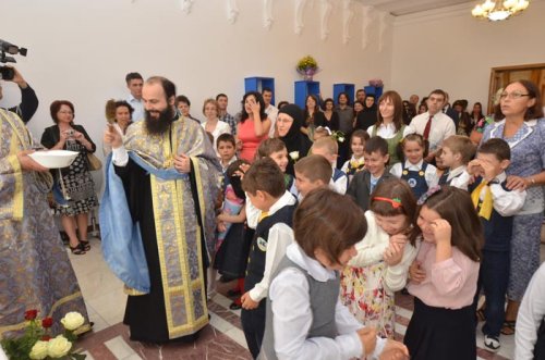 Început de an şcolar la instituţiile de învăţământ ortodoxe din Iaşi Poza 108547