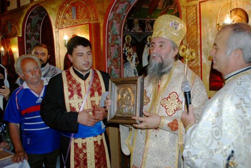 Nou lăcaş de închinare în Arhiepiscopia Craiovei Poza 108541