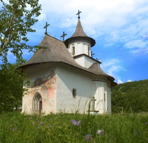 Biserica Pătrăuţi, în straie de sărbătoare Poza 108575