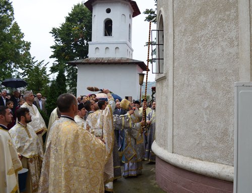 Noi lăcaşuri de închinăciune sfinţite în Mitropolia Moldovei şi Bucovinei Poza 108830
