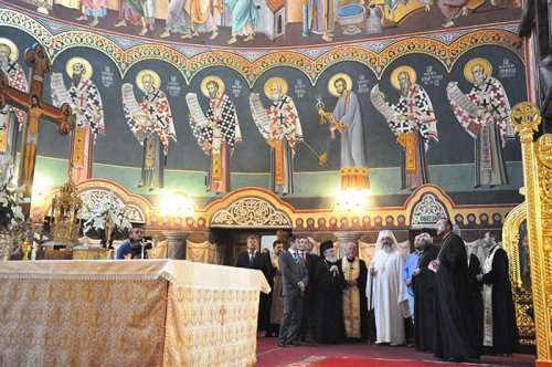 Patriarhul României i-a binecuvântat pe arădeni Poza 108834