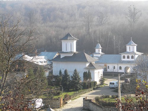 Hram la Mănăstirea Strâmba Jiu Poza 108919