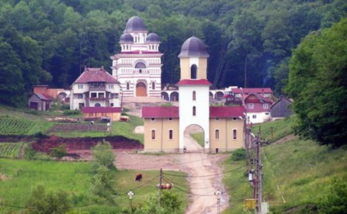 Moaştele Sfântului Ioan Rusul la hramul Mănăstirii Floreşti Poza 108916