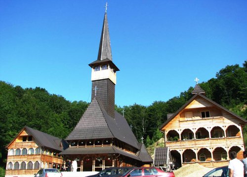 Mănăstirea Luncanii de Sus îşi serbează hramul Poza 108941