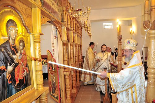 A fost sfinţit un nou altar în Bucureşti Poza 108954