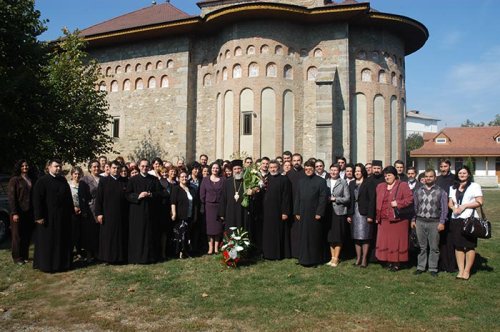 Întrunirea profesorilor de religie din Arhiepiscopia Romanului şi Bacăului Poza 109100