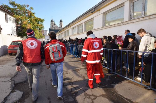 Jandarmi şi medici, în misiune de credinţă printre pelerini Poza 109275