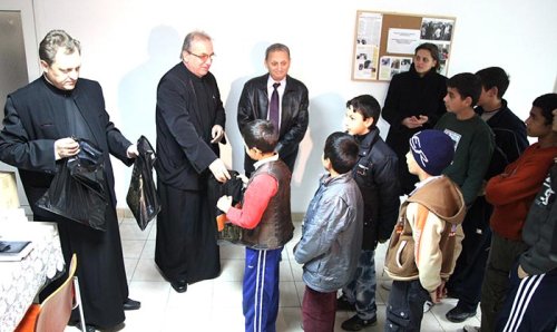 Arhiepiscopia Sibiului a oferit rechizite elevilor nevoiaşi Poza 109389