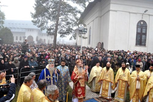 Sfinţirea ansamblului parohiei „Sfântul Ioan Botezătorul“ din Botoşani Poza 109630