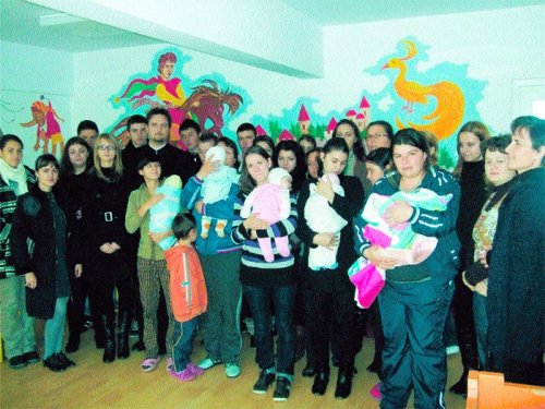 Activitate filantropică la Centrul Maternal „Micul Prinţ“ din Botoşani Poza 109662