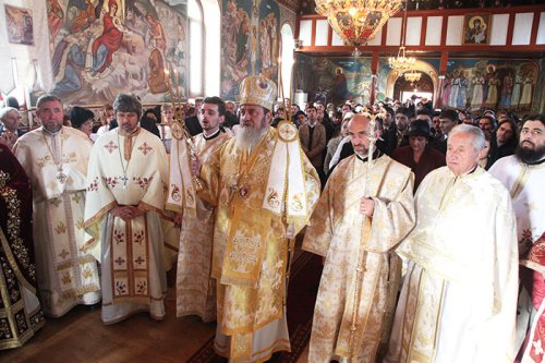 Biserica din Valea Viilor a fost resfinţită Poza 109817