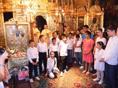 Programul „Dăruind vei dobândi“ desfăşurat de Biserica Olari a ajuns la ediţia a şaptea Poza 109826