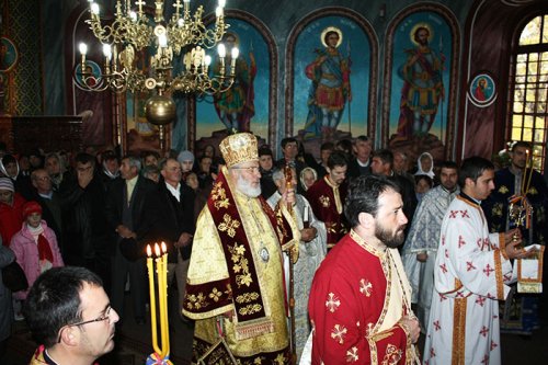 Biserica din Parohia argeşeană Morăreşti a fost sfinţită Poza 109857