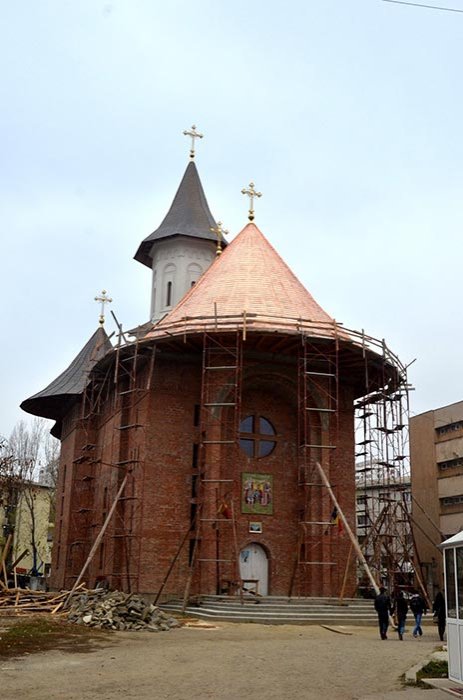 Şapte ani de lucrări la biserica din Campusul studenţesc „Tudor Vladimirescu“ din Iaşi Poza 110028