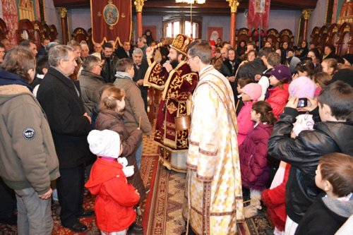 Biserica Parohiei Goruia a fost târnosită Poza 110172