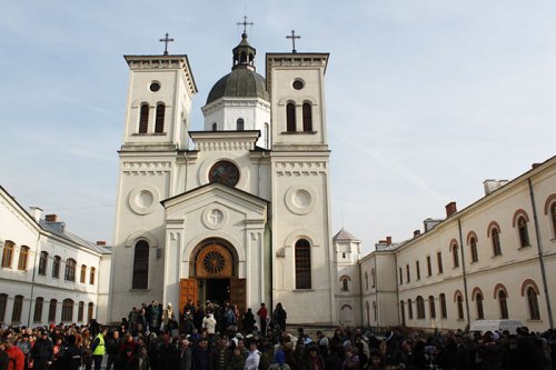 Liturghie arhierească la Mănăstirea Bistriţa Poza 110171