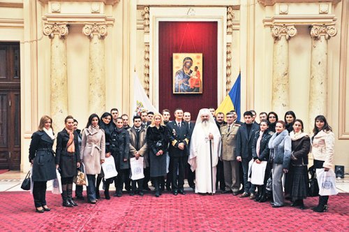 Viitori ofiţeri, binecuvântaţi de Patriarhul României Poza 110206