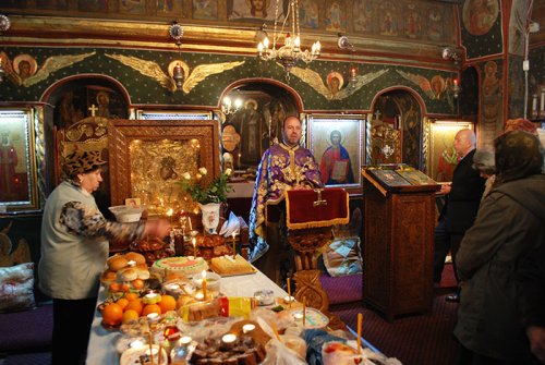 Hram la Biserica „Sfântul Nicolae“ - Craioviţa I Poza 110543