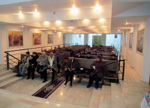 Nou spaţiu liturgic pentru credincioşii cu deficienţe de auz şi vorbire Poza 110546