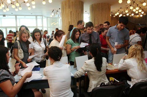 84% dintre români ar prefera un loc de muncă în străinătate Poza 110673