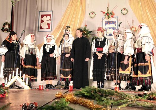 Colindele tradiţionale răsună şi în Valea Hârtibaciului Poza 110713