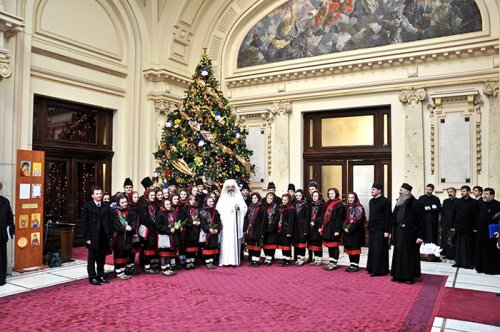 Primii colindători la Patriarhul României Poza 110719