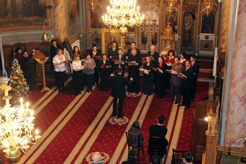 Arhiepiscopiile Craiovei şi Râmnicului în aşteptarea Crăciunului Poza 110805