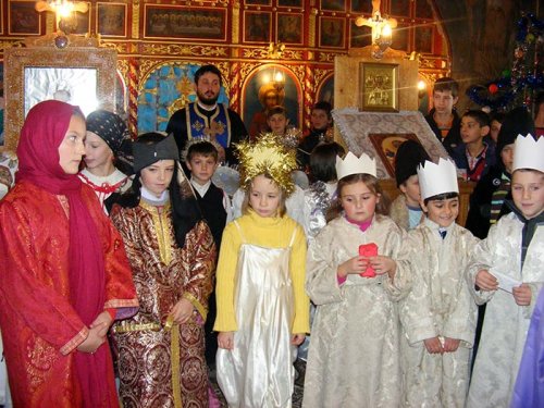 Copiii din Sămăraş, în serbare de Crăciun la biserica satului Poza 110835