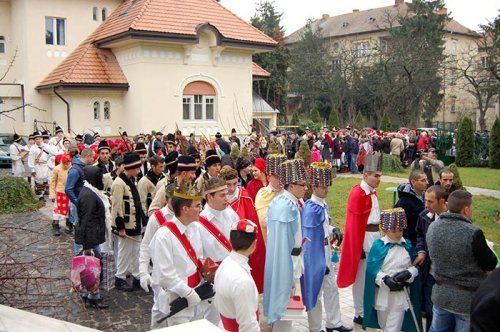 500 de colindători la sediul Mitropoliei Banatului Poza 110862