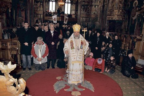 Sărbătoarea Naşterii Domnului la Catedrala Arhiepiscopală din Roman Poza 111022