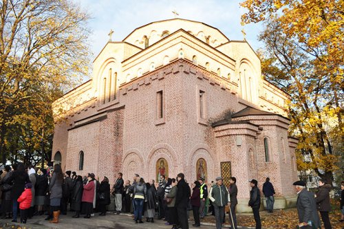 Sfântul Vasile cel Mare, serbat în bisericile moldave Poza 111061