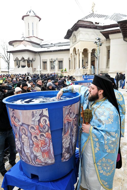 Sfinţirea cea Mare a Apei la Catedrala patriarhală Poza 111072