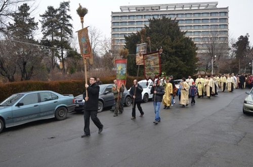 Apele Dunării au fost sfinţite şi la Turnu Severin Poza 91297