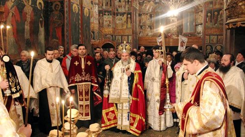 Serbarea sfinţilor români începe în Arhiepiscopia Romanului şi Bacăului Poza 91302