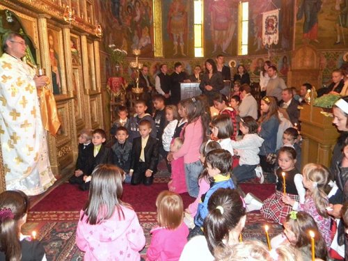 Nevoia de educaţie religioasă prin şcoală Poza 91372