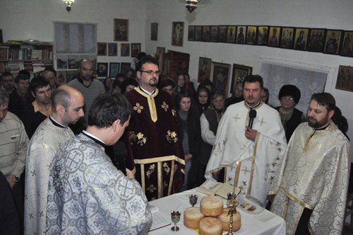 „Închinarea cinstitului lanţ al Sfântului Apostol Petru“ Poza 91457