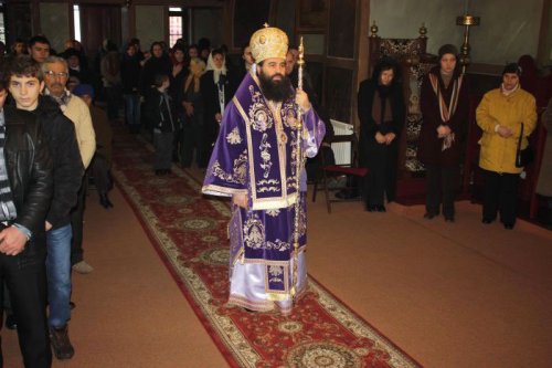 Sfântă Liturghie arhierească la Paraclisul „Sfânta Treime“ din Slatina Poza 91492