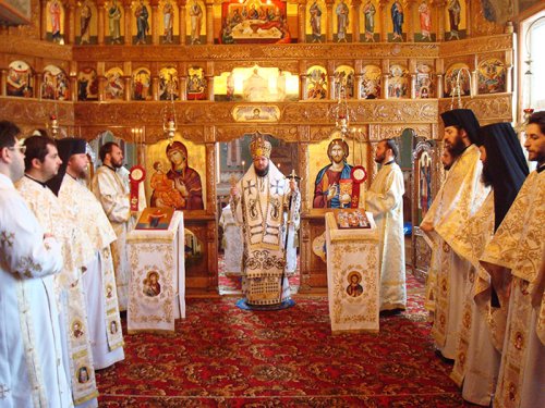 Hram la Mănăstirea „Sfânta Cruce“ din Oradea Poza 91565