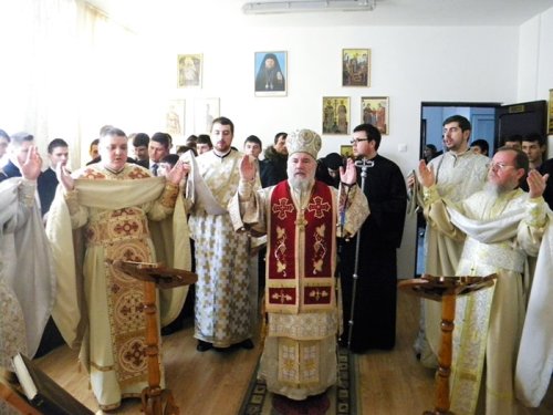 Sfinţii Trei Ierarhi sărbătoriţi la Seminarul Teologic din Tulcea Poza 91757