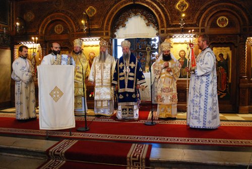 Sfinţii Trei Ierarhi prăznuiţi la Craiova Poza 91826