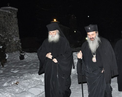 Părintele Teofil, stareţul Mănăstirii Pângăraţi, întâmpinat în lumea veşniciei Poza 91884