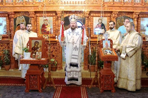 Liturghie arhierească la Biserica vâlceană „Sfânta Filofteia“ Poza 91964