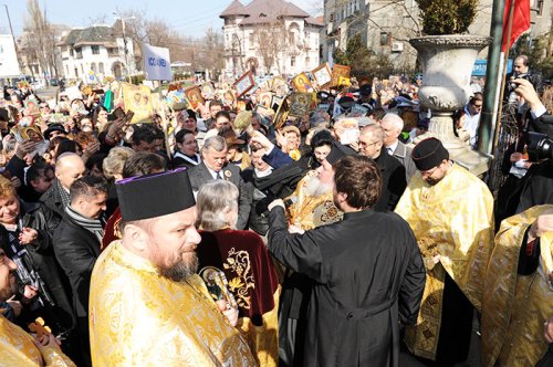 În Bucureşti, două zile de procesiune cu icoanele Poza 92340