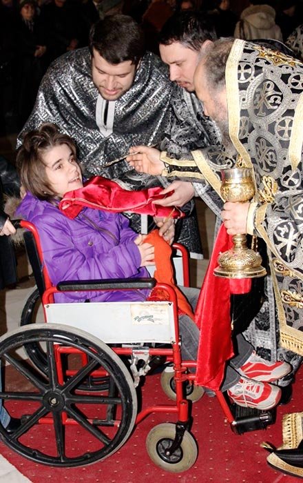 Persoanele cu dizabilităţi s-au rugat la Brăila Poza 92451
