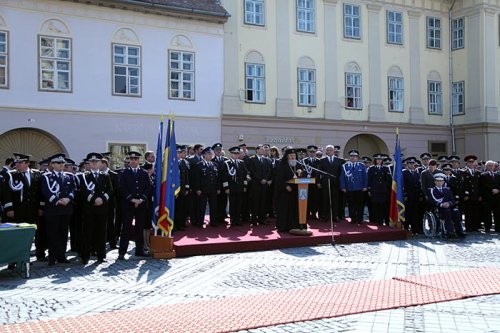 IPS Laurenţiu a binecuvântat poliţiştii români Poza 92731